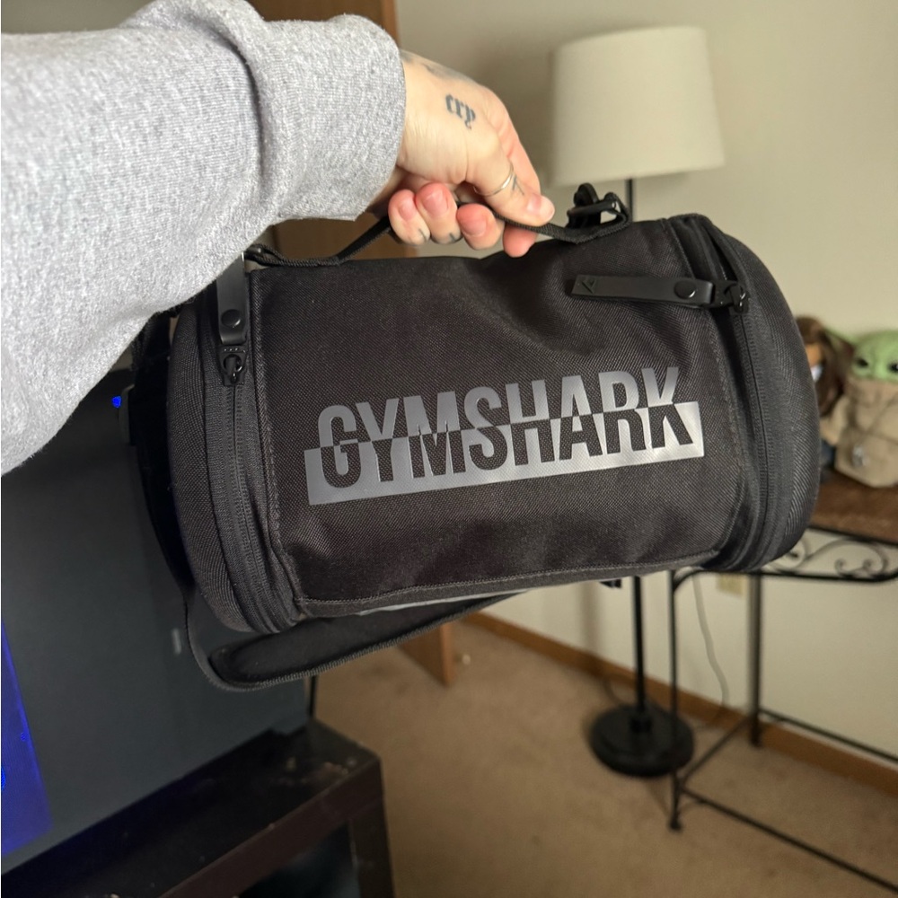 Gymshark Black Crossbody Bag - Picture 6 of 7